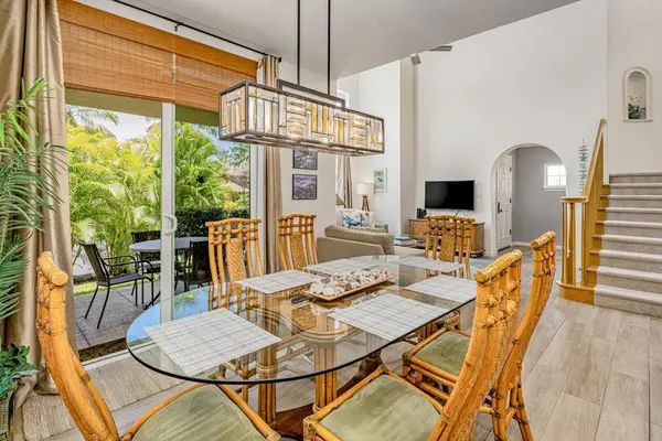 Dining With Tropical Garden Views