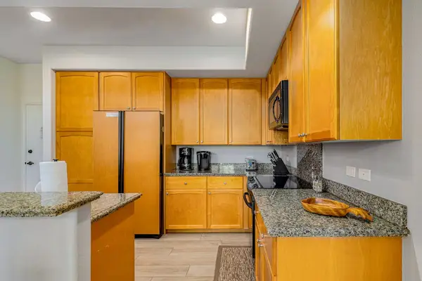 Fully Equipped Gourmet Kitchen