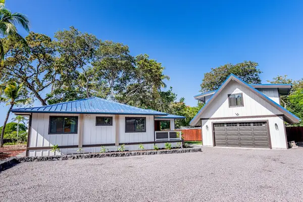 Front Exterior & Private Driveway Entrance