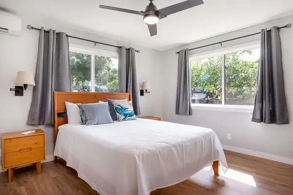 Bright Queen Bedroom with Natural Light & AC