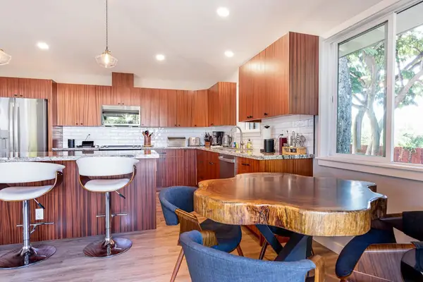 Dining Nook & Kitchen Bar Seating