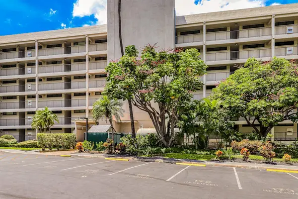 Island Resort With Convenient Parking