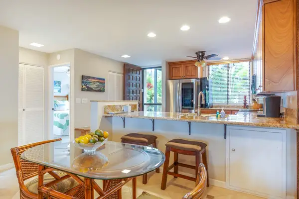 Open Dining Area & Kitchen Breakfast Bar