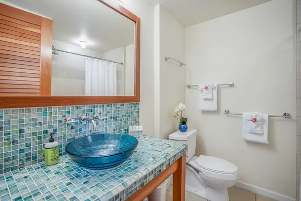 Stylish Vanity With Coastal Elegance