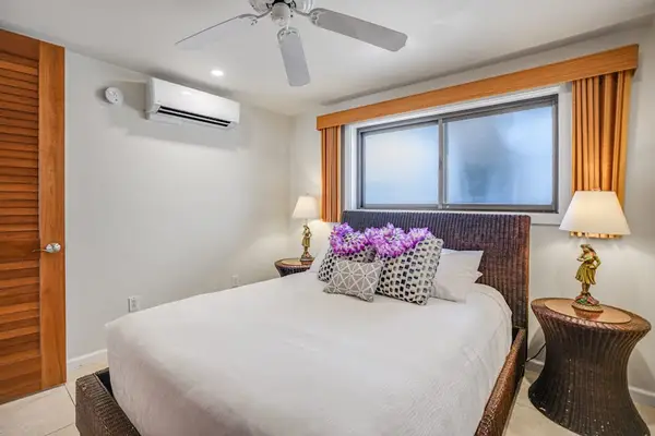 Cozy Island Bedroom With Modern Comfort