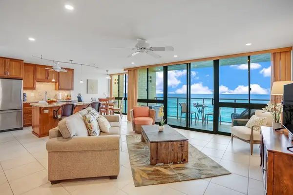 Spacious Living Room Overlooking The Pacific