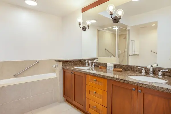 Primary En-Suite Bathroom with Dual Vanity and Soaking Tub