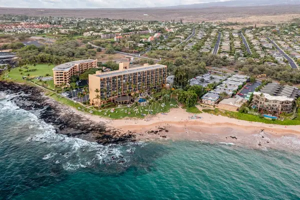 Oceanfront resort in sunny South Maui