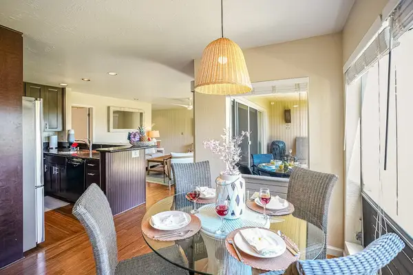 Dine Together In Island-Inspired Comfort