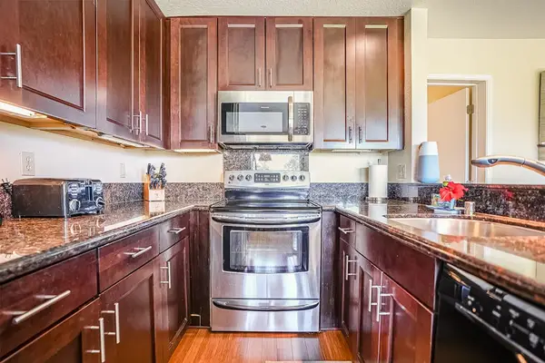 Gourmet Kitchen With Modern Appliances
