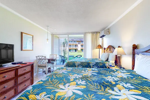 Comfortable studio to share with a friend or family member while enjoying TV.