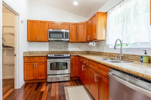 Cook With Ease In A Spacious Kitchen