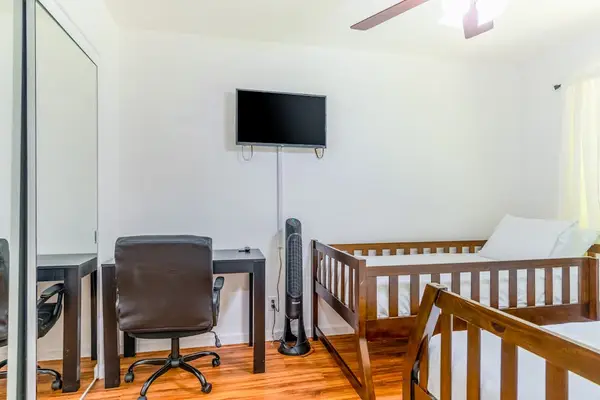 Flexible Bedroom For Work And Rest