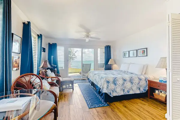 Bright Coastal Studio Retreat