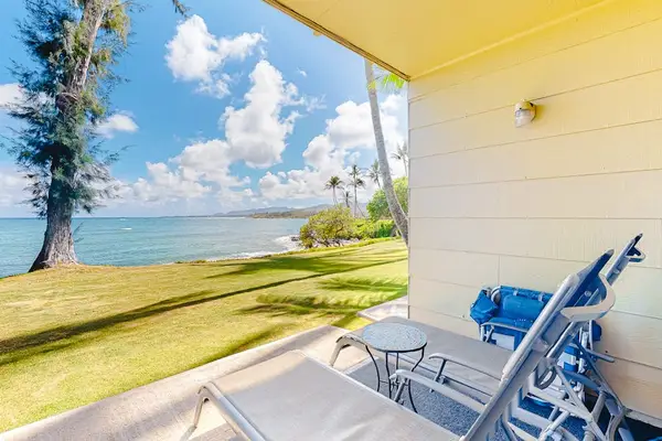 Private Patio Steps From The Ocean