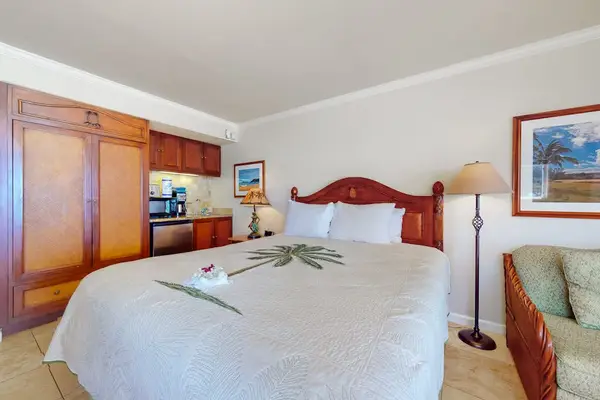 Ultimate Comfort Awaits In Your Tropical Oasis