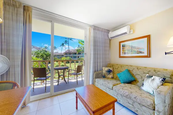 Bright Studio With Private Lanai