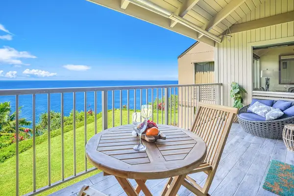 Relax on the covered lanai overlooking the Pacific Ocean.