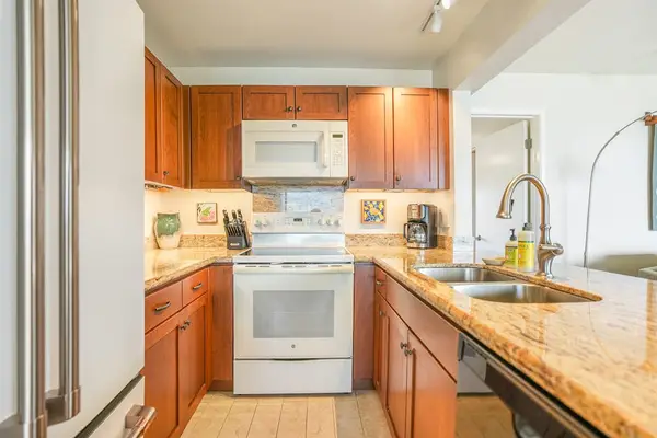 Fully equipped kitchen with modern appliances.