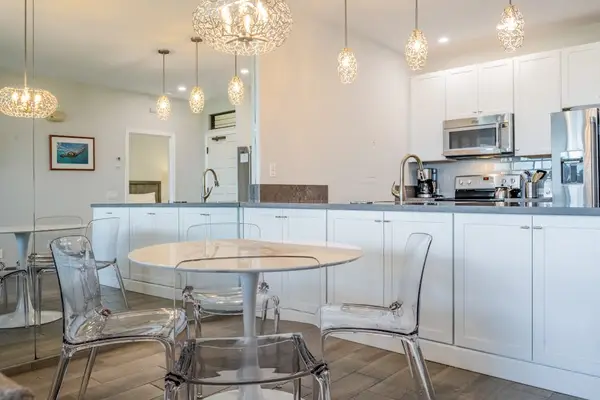 Casual dining area conveniently located beside the kitchen