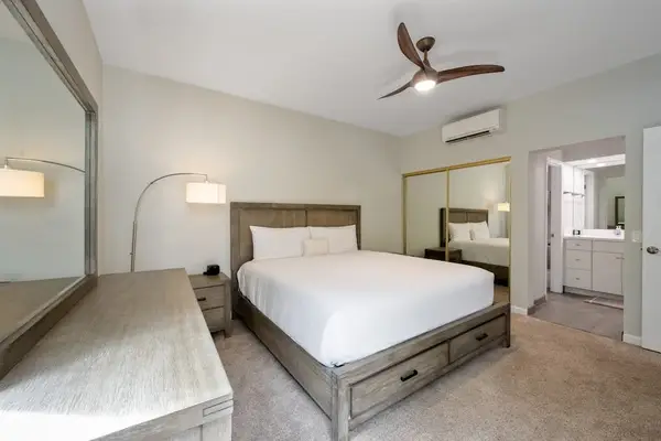 Bright bedroom with a calm and welcoming atmosphere