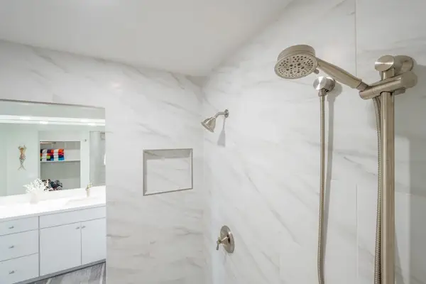 Refresh in the spacious walk-in shower
