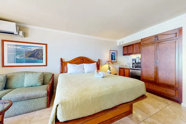 Comfortable studio featuring a spacious closet and cozy seating.