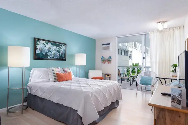 Bright Studio With Coastal Charm