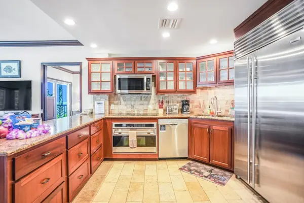 Bright And Beautiful Chef-Style Kitchen
