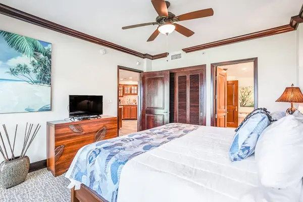 Elegant King Master Retreat With Island-Inspired Comfort