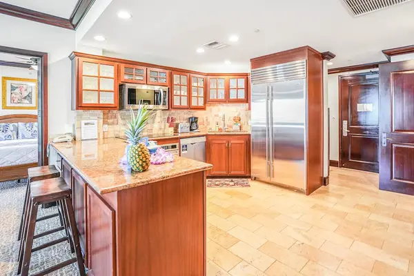 Stylish Modern Kitchen With Island Charm