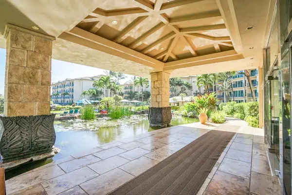 Relaxing Covered Courtside With Scenic Resort Views