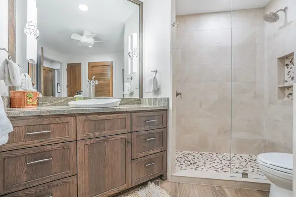Guest en-suite featuring a spacious walk-in shower