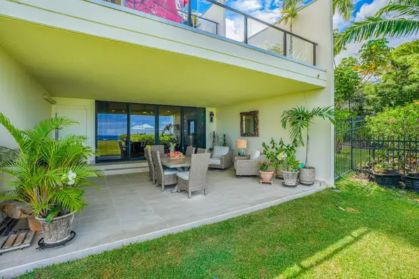 Covered lanai perfect for relaxing and alfresco meals