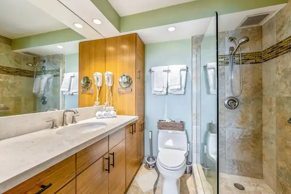 Modern Bathroom with a Wide Vanity Mirror