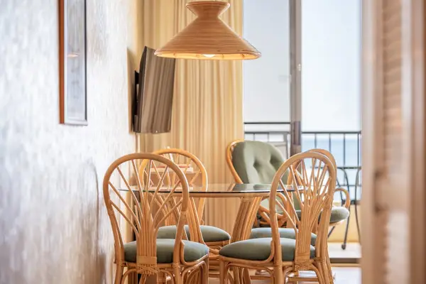 Intimate Seaside Dining Space For Memorable Meals