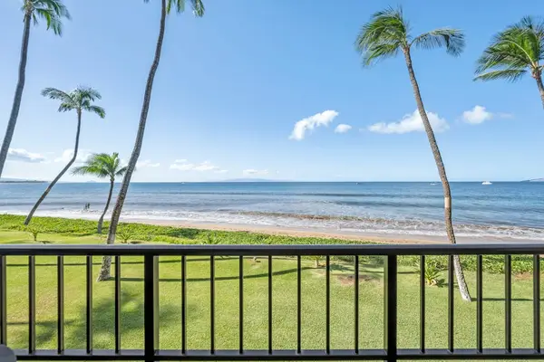 Front-Row Pacific Views Right From Your Lanai