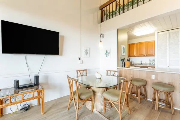 Dining area next to the kitchen