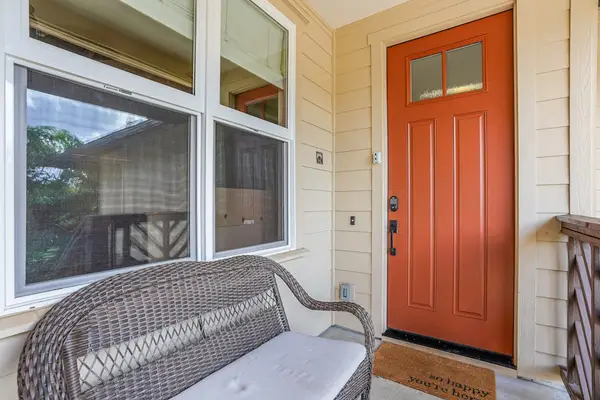 Private Covered Entryway