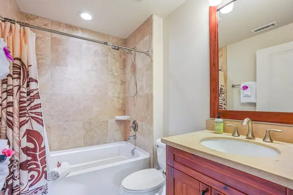 Relaxing Guest Bathroom With Tub