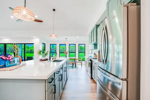 Fully equipped kitchen for home cooking