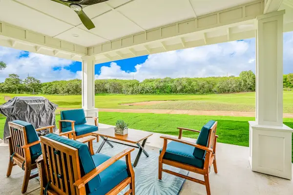 Covered lanai perfect for outdoor dining