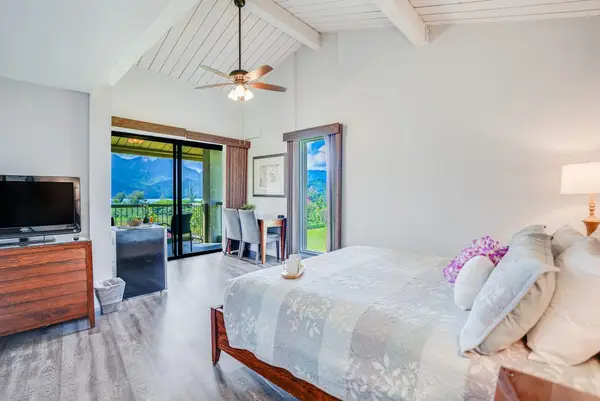 Unwind in this peaceful bedroom after another memorable island adventure