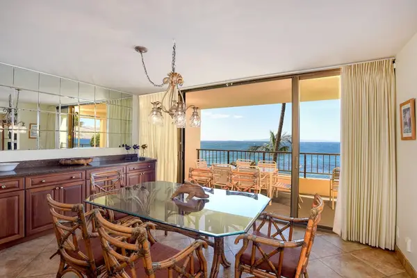 Ocean View Dining With Island Charm