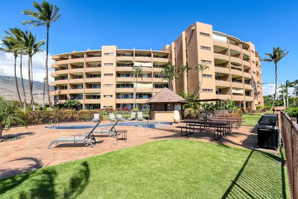 Oceanfront Island Sands Resort community pool.  Enjoy the sun while you take in the tropical scenery.