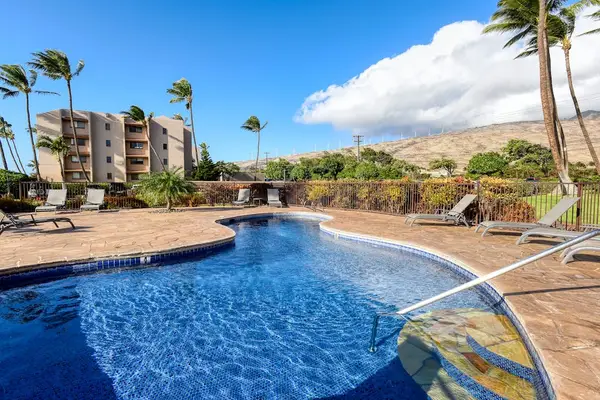 Oceanfront Island Sands Resort community pool.  Enjoy the sun while you take in the tropical scenery.