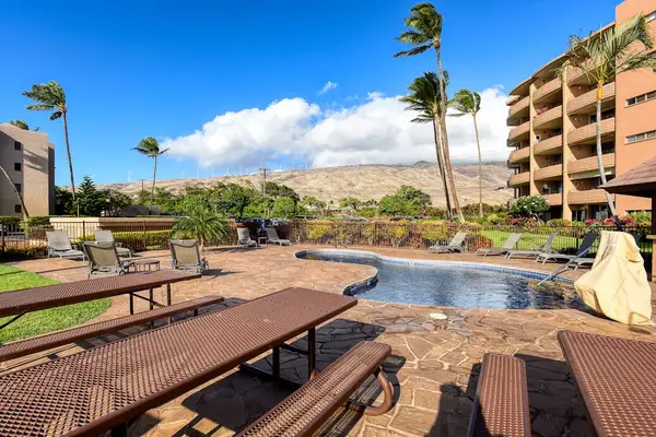 Oceanfront Island Sands Resort community pool.  Enjoy the sun while you take in the tropical scenery.