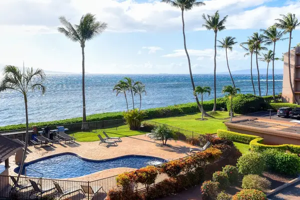 Oceanfront Island Sands Resort community pool.  Enjoy the sun while you take in the tropical scenery.