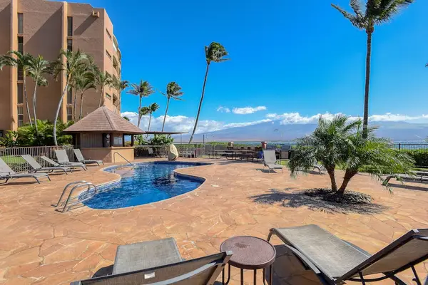Oceanfront Island Sands Resort community pool.  Enjoy the sun while you take in the tropical scenery.