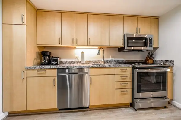 Stylish Kitchen With Full Amenities